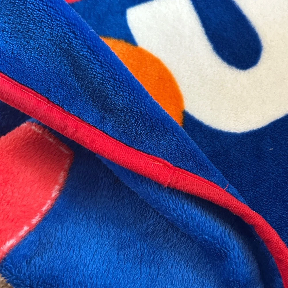 Nickelodeon Paw Patrol Teamwork Red and Blue Blanket